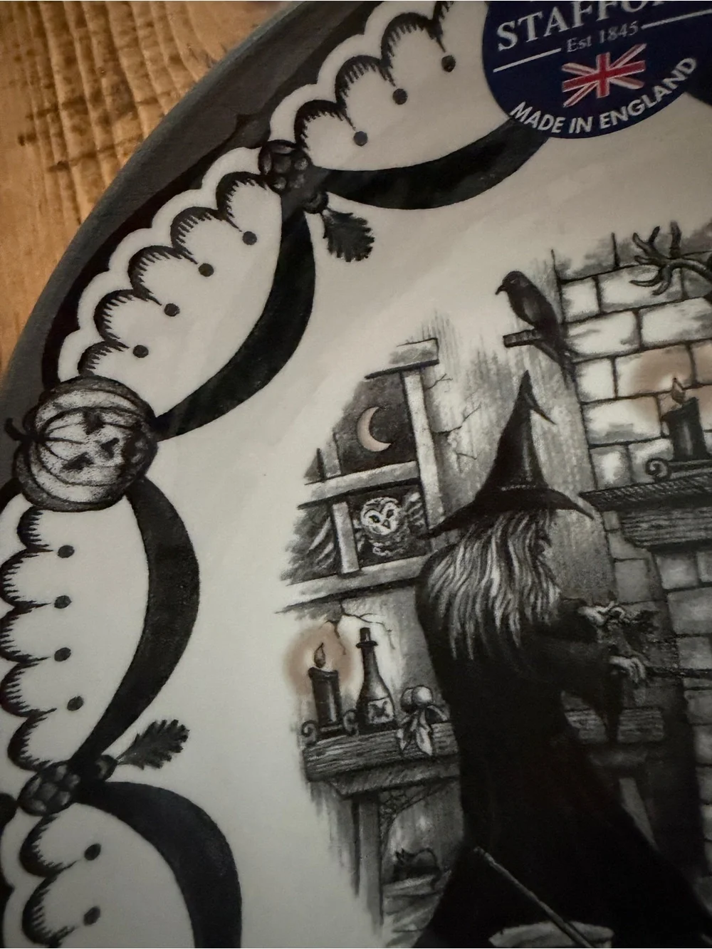 Set of 4 Royal Stafford Haunted Mantel 7.5 inch Halloween bowls
